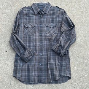 Men’s plaid button up shirt